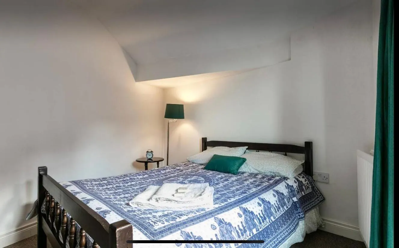 Belfast City Centre, Brilliant Light Apartment 0*,