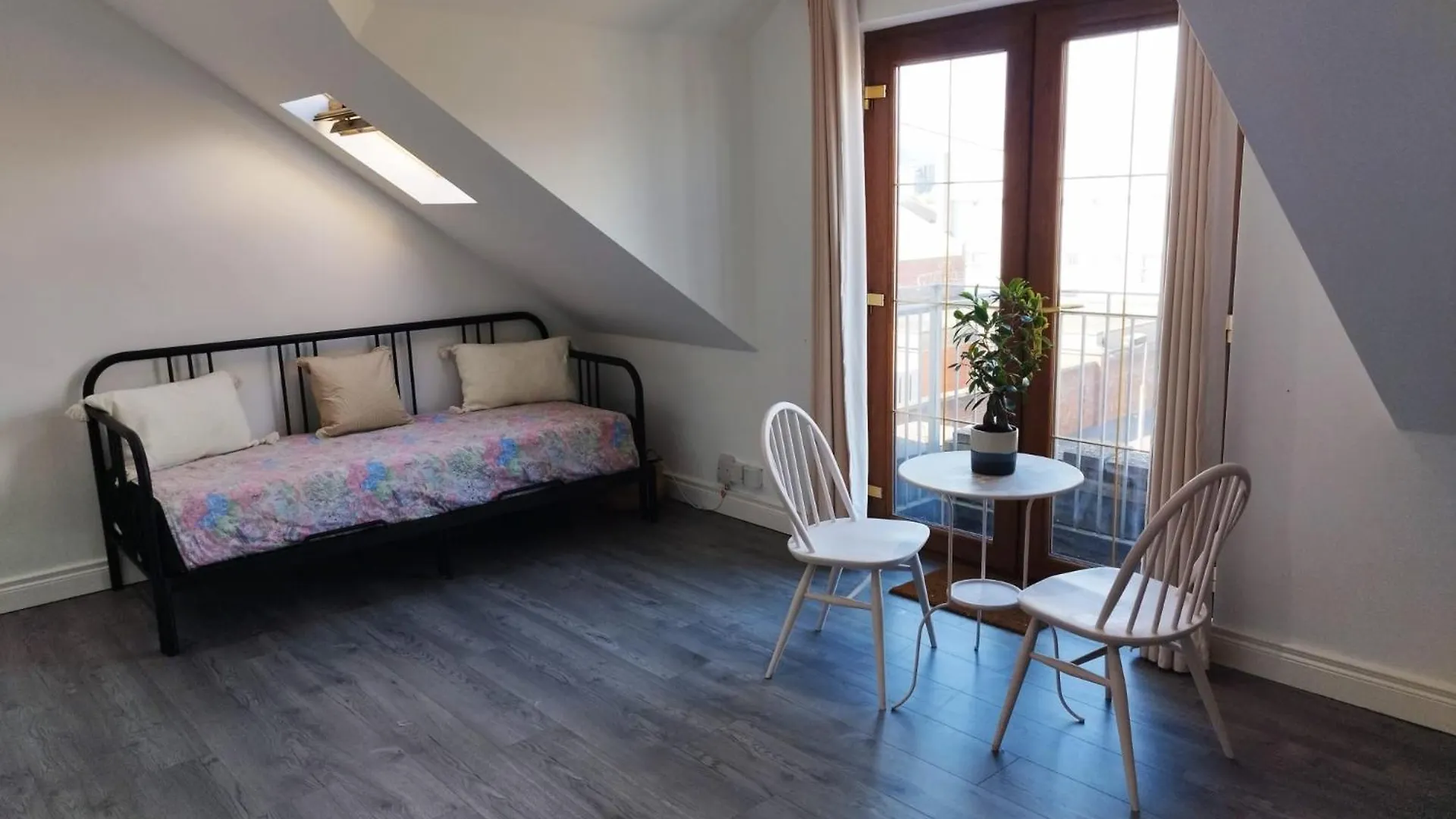 Belfast City Centre, Brilliant Light Apartment