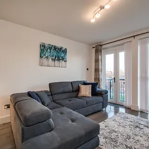 Comfort 2 Bed And Balcony Apartment