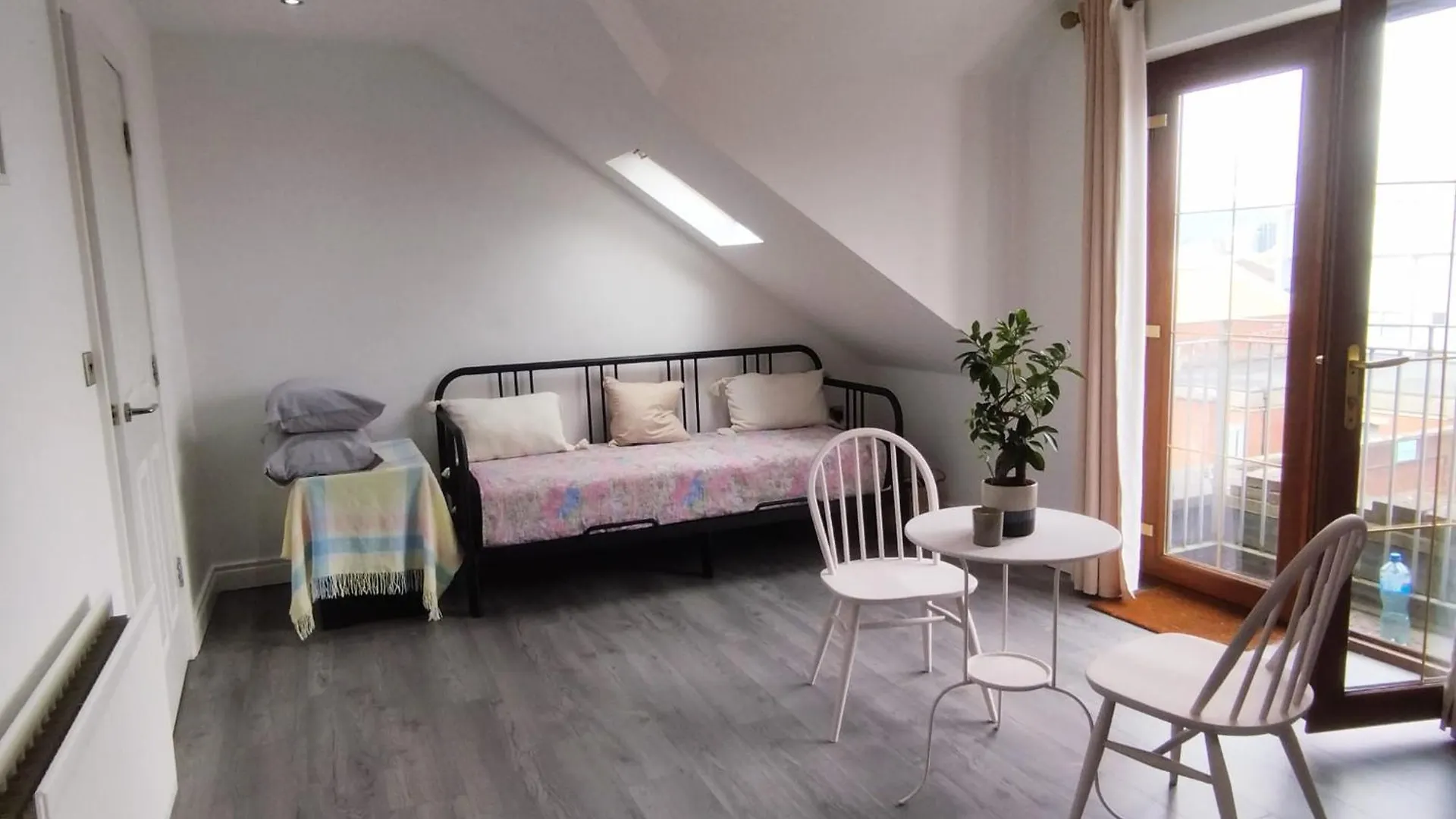Belfast City Centre, Brilliant Light Apartment